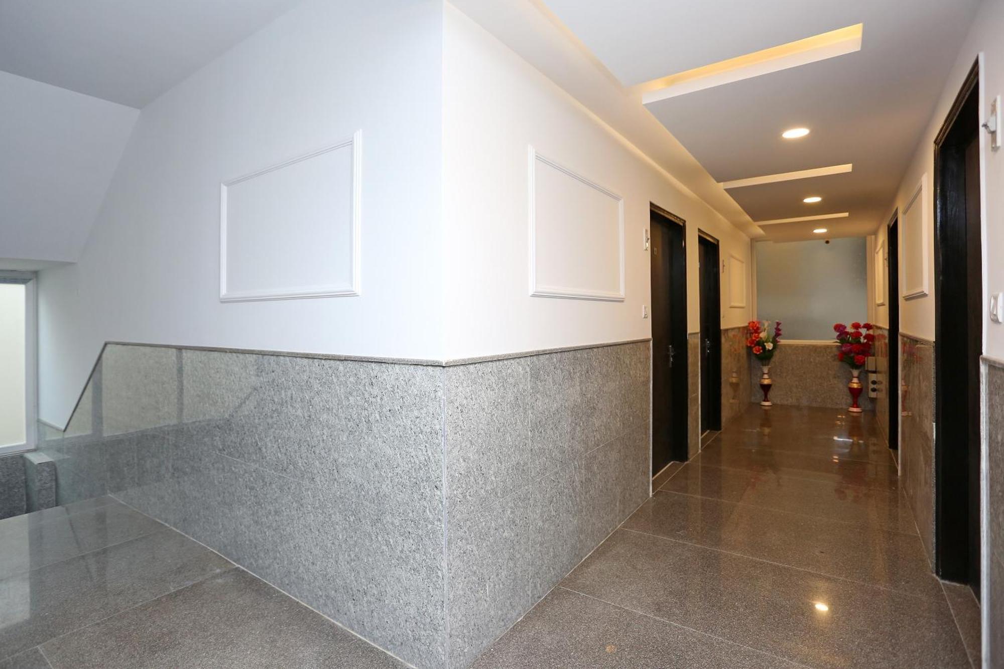 Hotel O M Suites New Delhi Ngoại thất bức ảnh