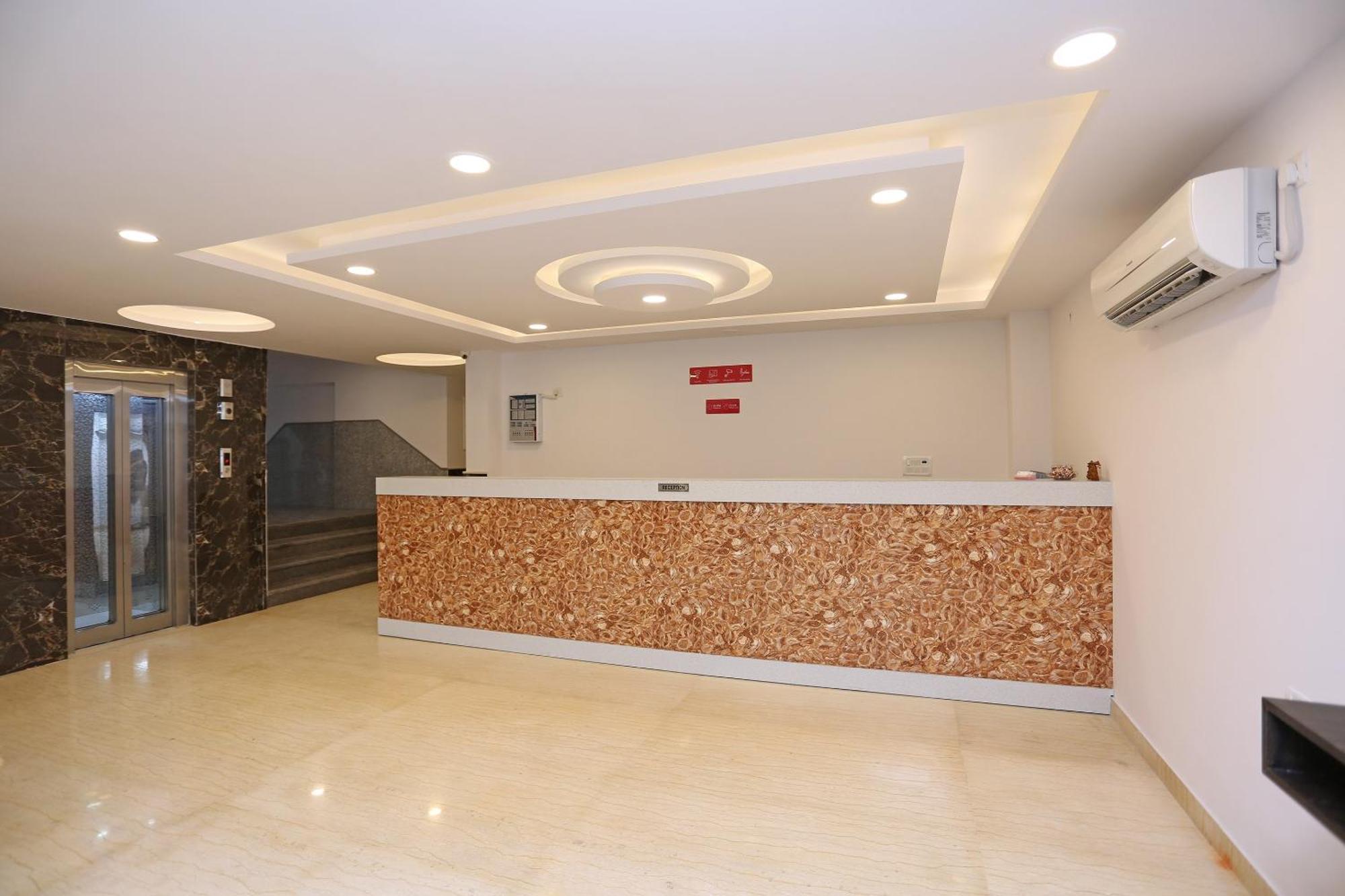 Hotel O M Suites New Delhi Ngoại thất bức ảnh