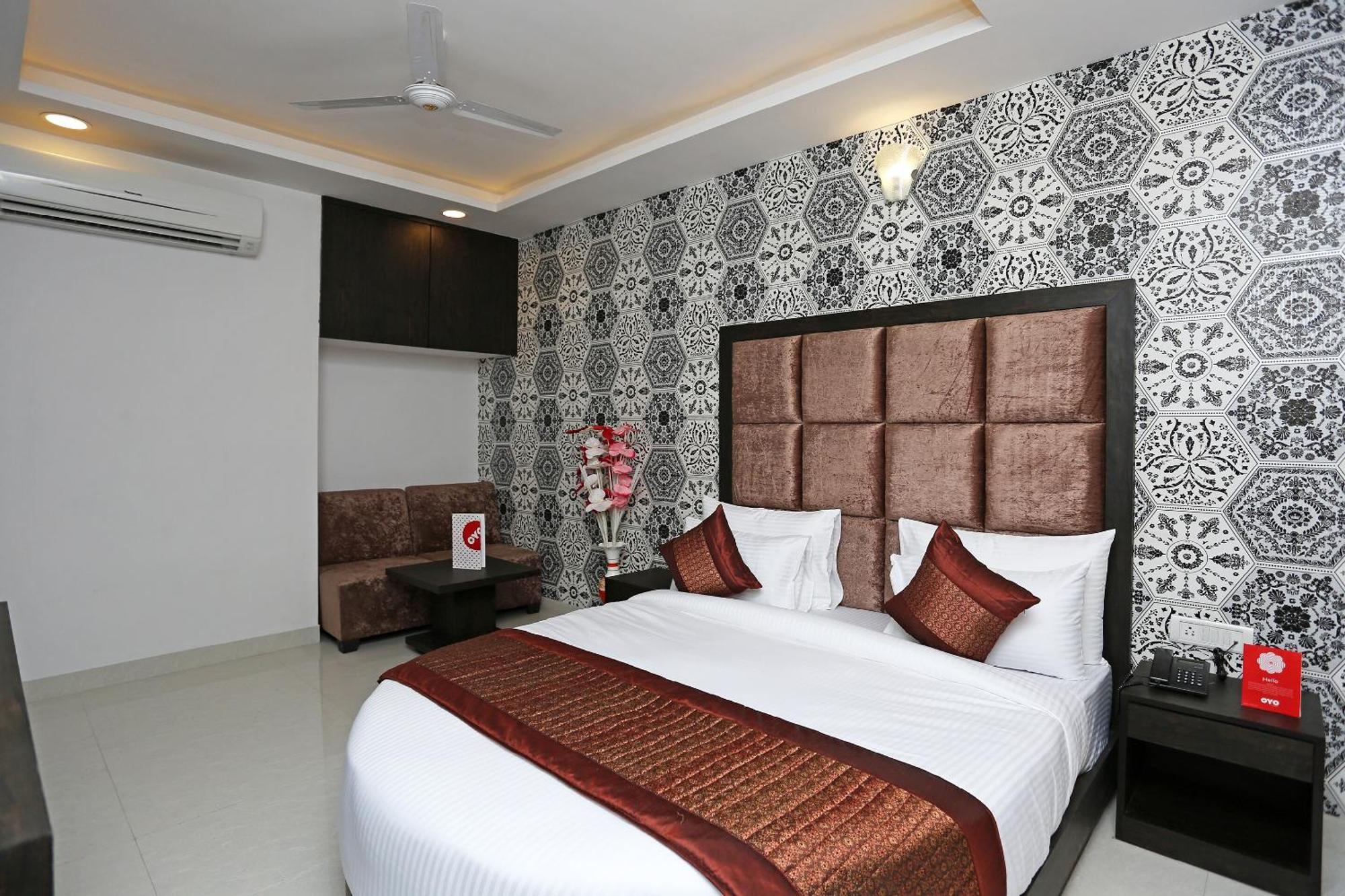 Hotel O M Suites New Delhi Ngoại thất bức ảnh