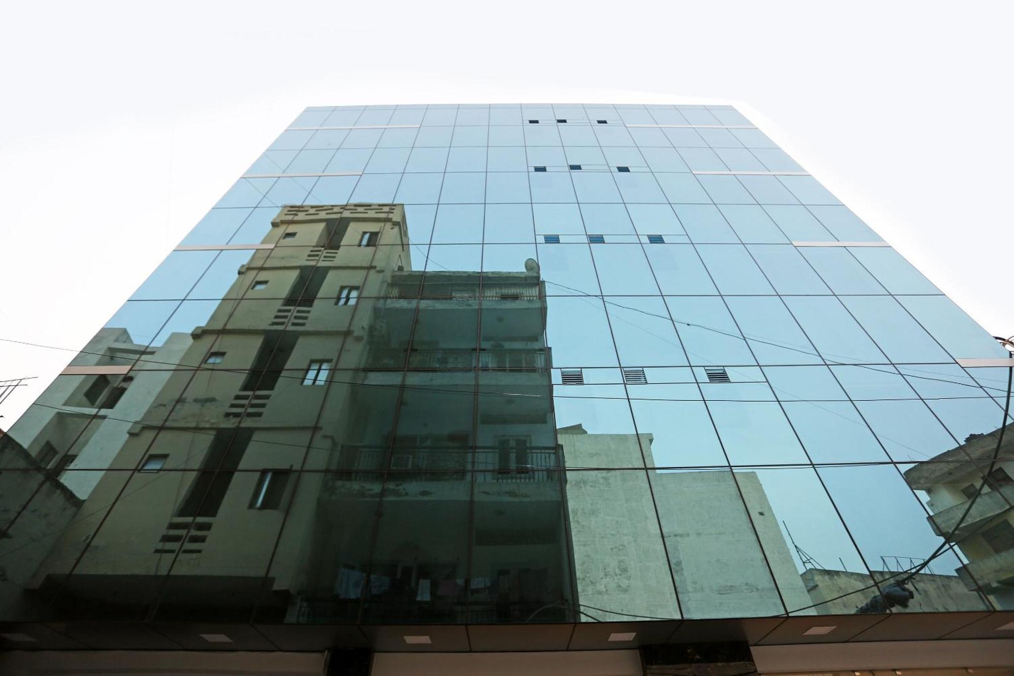 Hotel O M Suites New Delhi Ngoại thất bức ảnh
