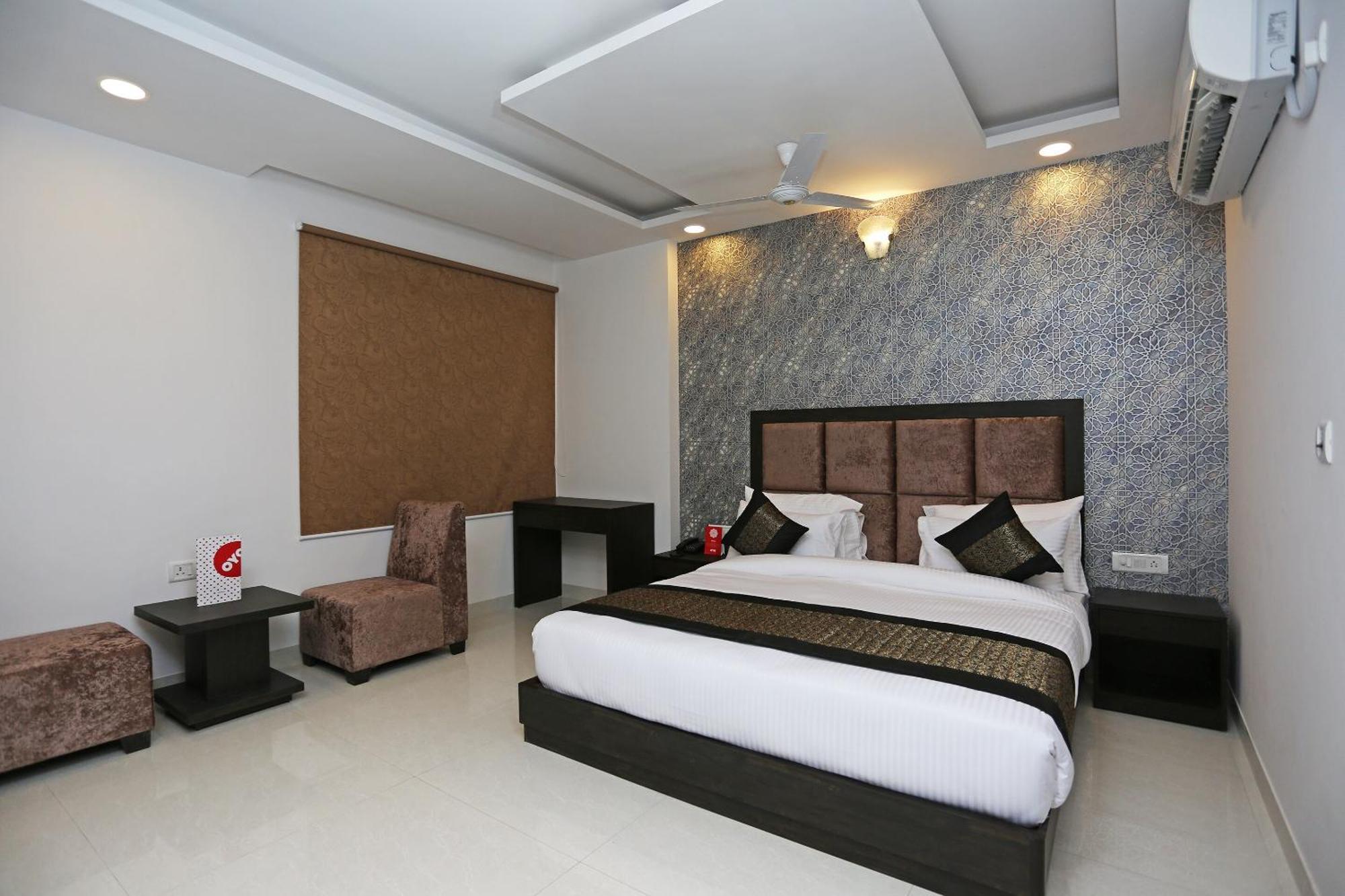 Hotel O M Suites New Delhi Ngoại thất bức ảnh