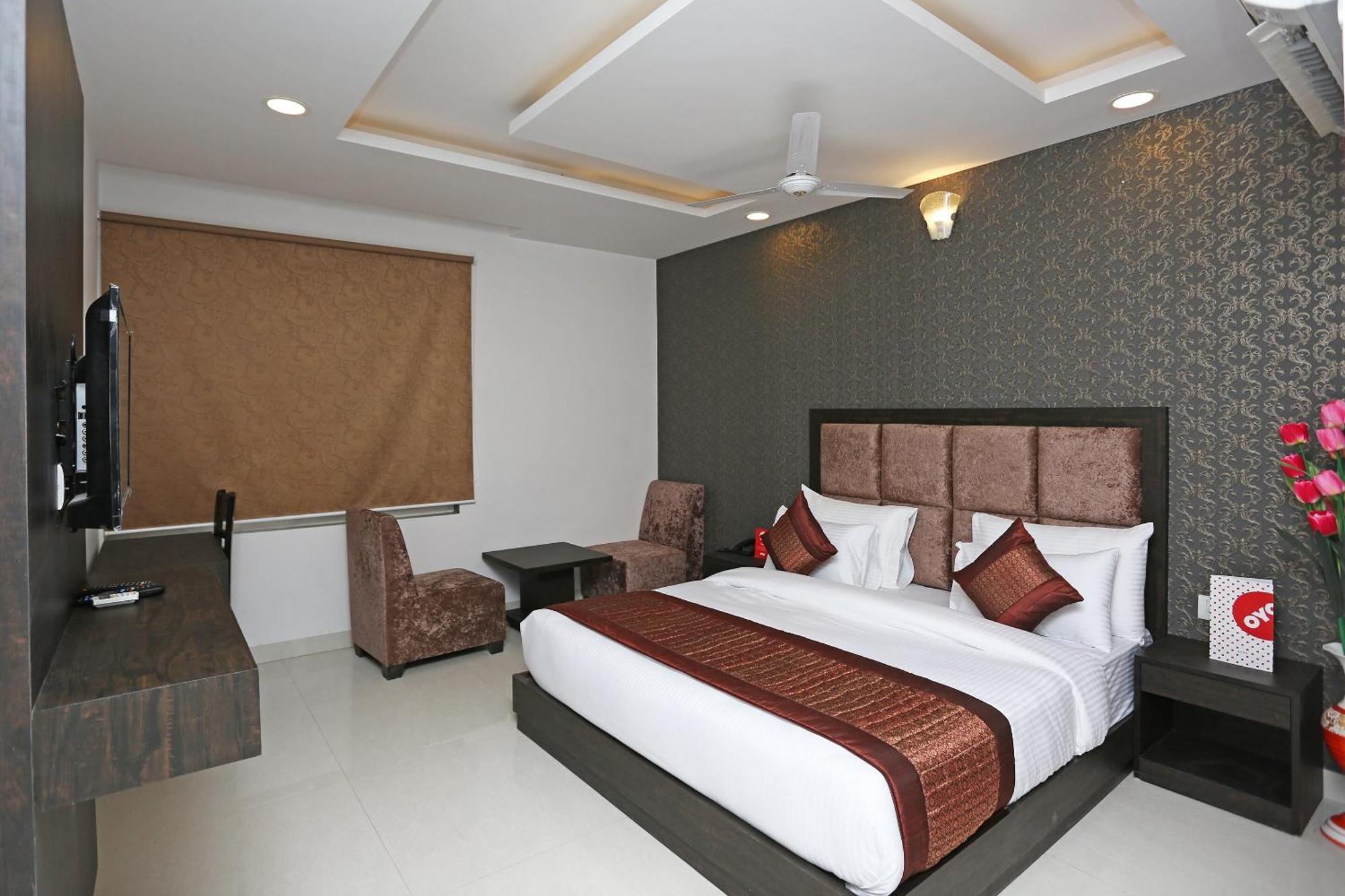 Hotel O M Suites New Delhi Ngoại thất bức ảnh