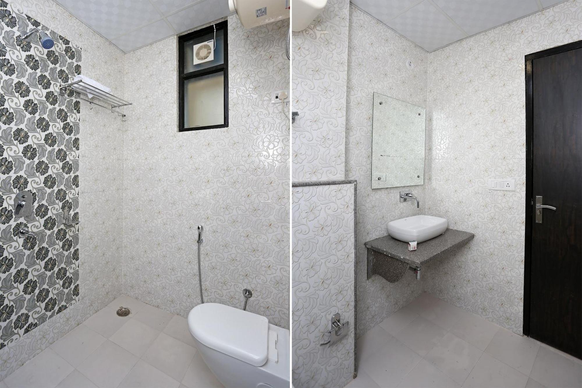 Hotel O M Suites New Delhi Ngoại thất bức ảnh